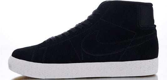 Les baskets Nike Blazer Low combinent un style intemporel et une élégance décontractée. Leur design épuré et leurs matériaux de qualité en font un choix prisé des amateurs de mode.
