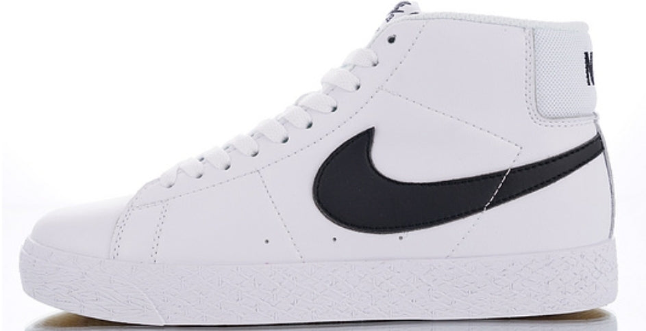 Les baskets Nike Blazer Low combinent un style intemporel et une élégance décontractée. Leur design épuré et leurs matériaux de qualité en font un choix prisé des amateurs de mode. 