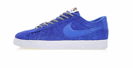 Les baskets Nike Blazer Low combinent un style intemporel et une élégance décontractée. Leur design épuré et leurs matériaux de qualité en font un choix prisé des amateurs de mode.
