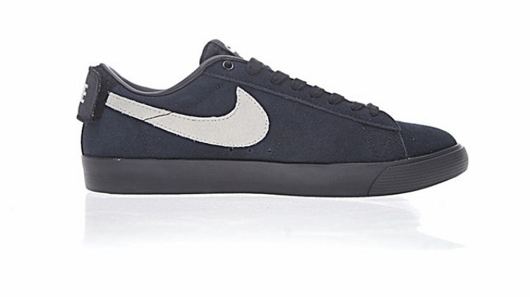 Les baskets Nike Blazer Low combinent un style intemporel et une élégance décontractée. Leur design épuré et leurs matériaux de qualité en font un choix prisé des amateurs de mode. 