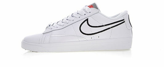 Les baskets Nike Blazer Low combinent un style intemporel et une élégance décontractée. Leur design épuré et leurs matériaux de qualité en font un choix prisé des amateurs de mode.