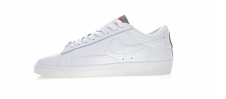 Les baskets Nike Blazer Low combinent un style intemporel et une élégance décontractée. Leur design épuré et leurs matériaux de qualité en font un choix prisé des amateurs de mode. 