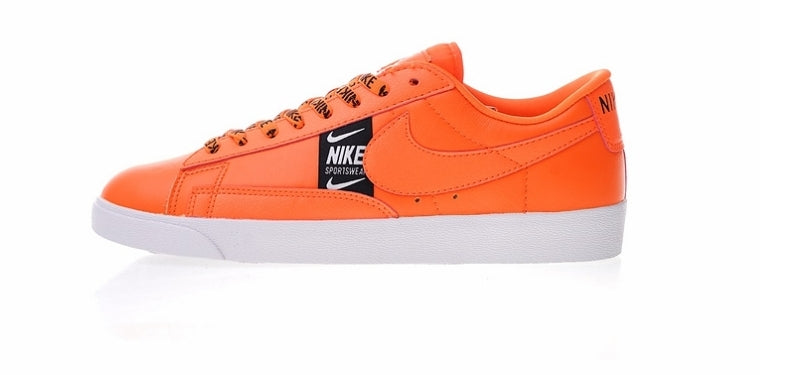 Les baskets Nike Blazer Low combinent un style intemporel et une élégance décontractée. Leur design épuré et leurs matériaux de qualité en font un choix prisé des amateurs de mode. 