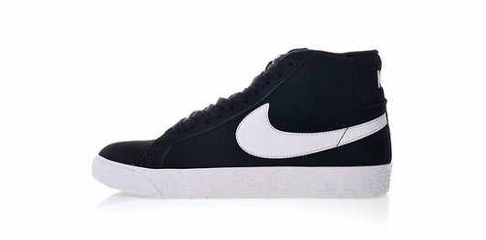 Les baskets Nike Blazer Low combinent un style intemporel et une élégance décontractée. Leur design épuré et leurs matériaux de qualité en font un choix prisé des amateurs de mode. 