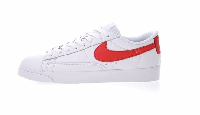 Les baskets Nike Blazer Low combinent un style intemporel et une élégance décontractée. Leur design épuré et leurs matériaux de qualité en font un choix prisé des amateurs de mode. 