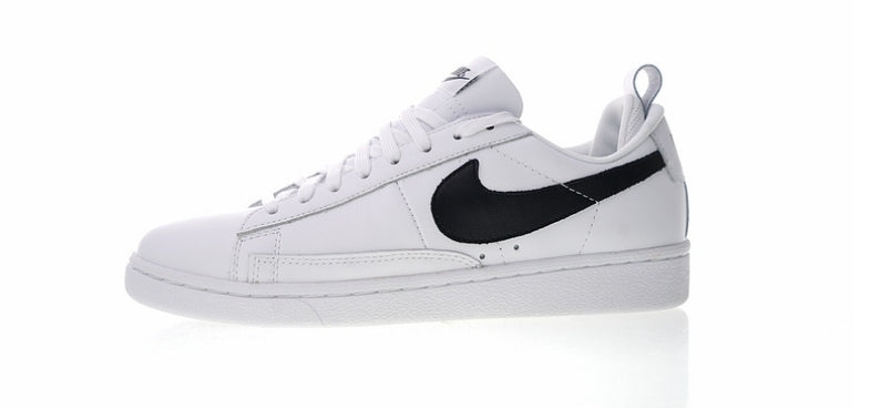 Les baskets Nike Blazer Low combinent un style intemporel et une élégance décontractée. Leur design épuré et leurs matériaux de qualité en font un choix prisé des amateurs de mode. 