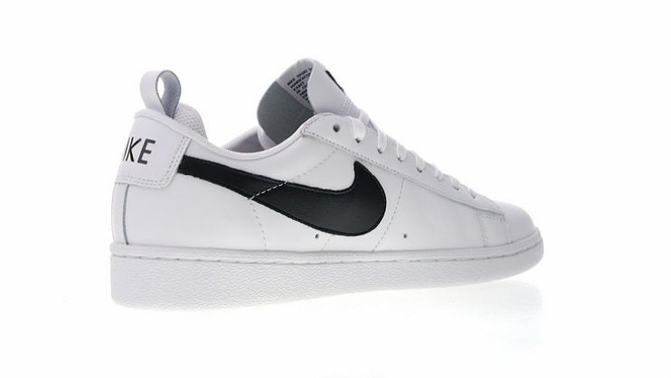 Les baskets Nike Blazer Low combinent un style intemporel et une élégance décontractée. Leur design épuré et leurs matériaux de qualité en font un choix prisé des amateurs de mode. 