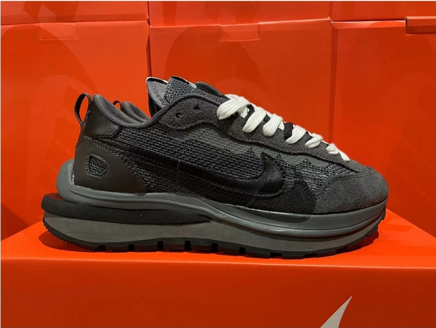 Les Baskets Nike LDWaffle x Sacai combinent style audacieux et innovation. Leur design surdimensionnées . Pas cher. Le moins cher.