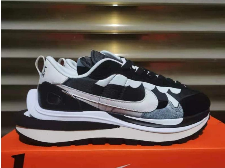 Les Baskets Nike LDWaffle x Sacai combinent style audacieux et innovation. Leur design surdimensionnées . Pas cher. Le moins cher.