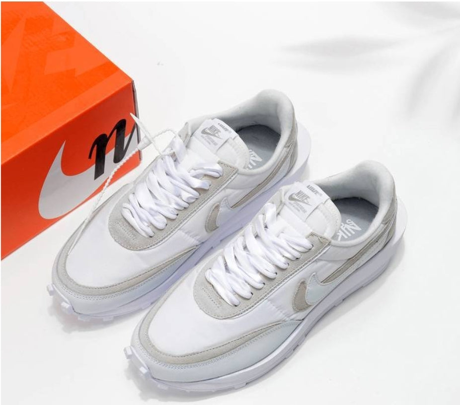 Les Baskets Nike LDWaffle x Sacai combinent style audacieux et innovation. Leur design surdimensionnées . Pas cher. Le moins cher.