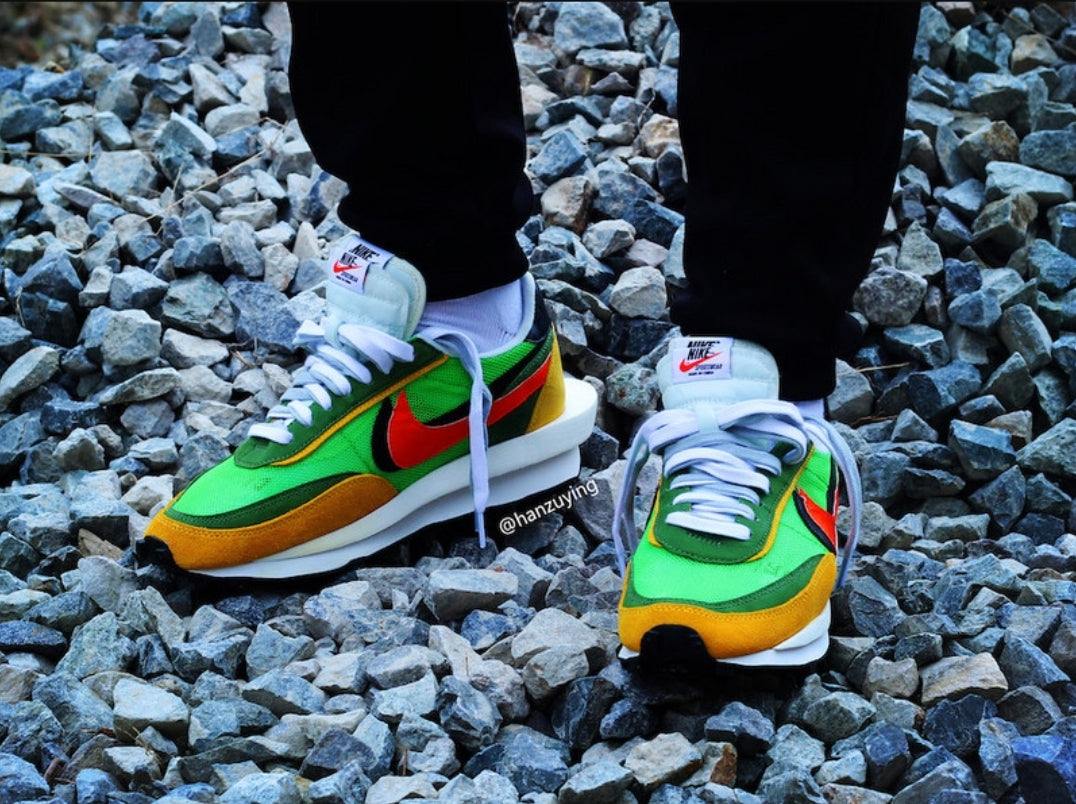 Les Baskets Nike LDWaffle x Sacai combinent style audacieux et innovation. Leur design surdimensionnées . Pas cher. Le moins cher.
