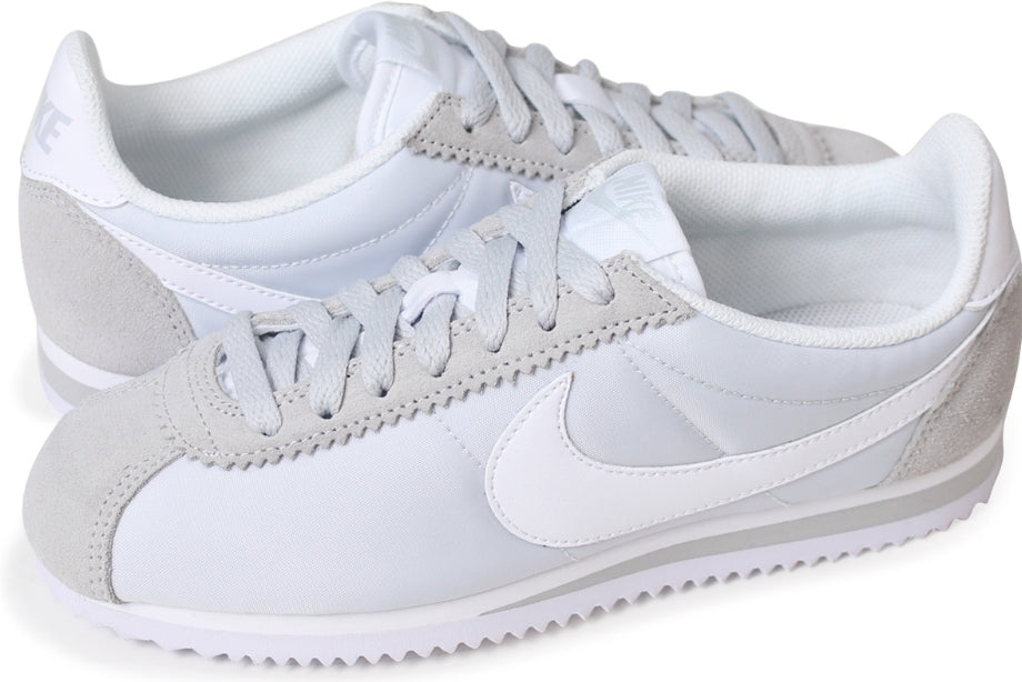 Les baskets Nike Cortez offrent un style intemporel et une silhouette emblématique. Leur design rétro et leurs matériaux de qualité. Pas cher. Le moins cher.