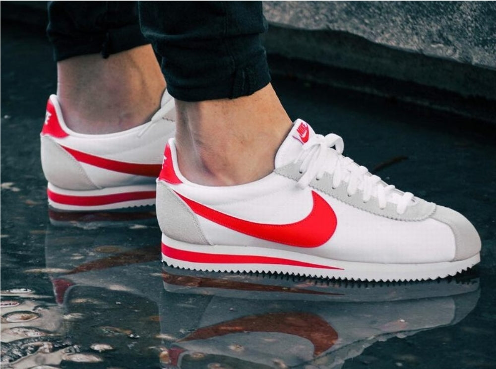 Les baskets Nike Cortez offrent un style intemporel et une silhouette emblématique. Leur design rétro et leurs matériaux de qualité. Pas cher. Le moins cher.