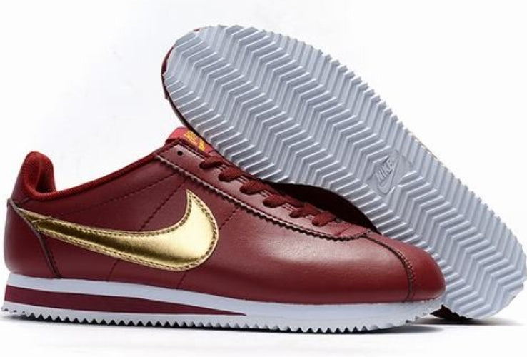 Les baskets Nike Cortez offrent un style intemporel et une silhouette emblématique. Leur design rétro et leurs matériaux de qualité. Pas cher. Le moins cher.