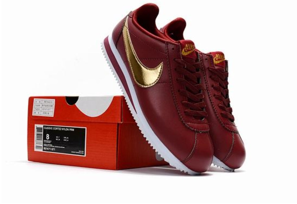 Les baskets Nike Cortez offrent un style intemporel et une silhouette emblématique. Leur design rétro et leurs matériaux de qualité. Pas cher. Le moins cher.