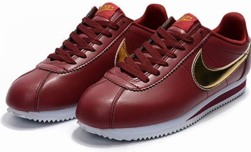 Les baskets Nike Cortez offrent un style intemporel et une silhouette emblématique. Leur design rétro et leurs matériaux de qualité. Pas cher. Le moins cher.