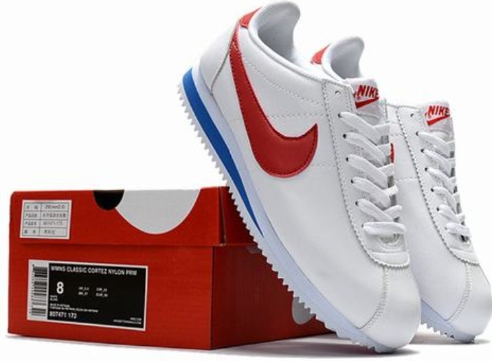 Les baskets Nike Cortez offrent un style intemporel et une silhouette emblématique. Leur design rétro et leurs matériaux de qualité. Pas cher. Le moins cher.