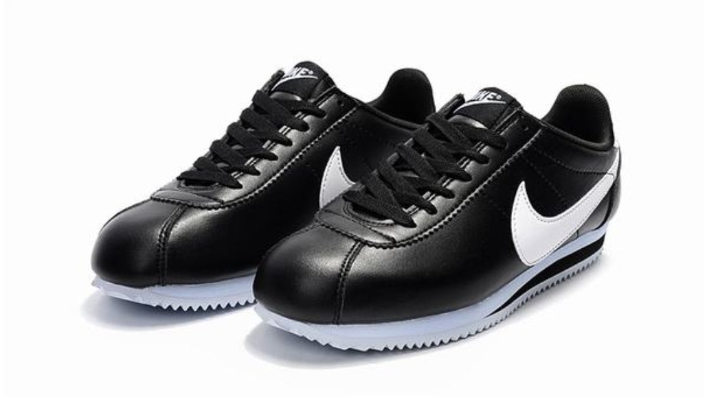 Les baskets Nike Cortez offrent un style intemporel et une silhouette emblématique. Leur design rétro et leurs matériaux de qualité. Pas cher. Le moins cher.