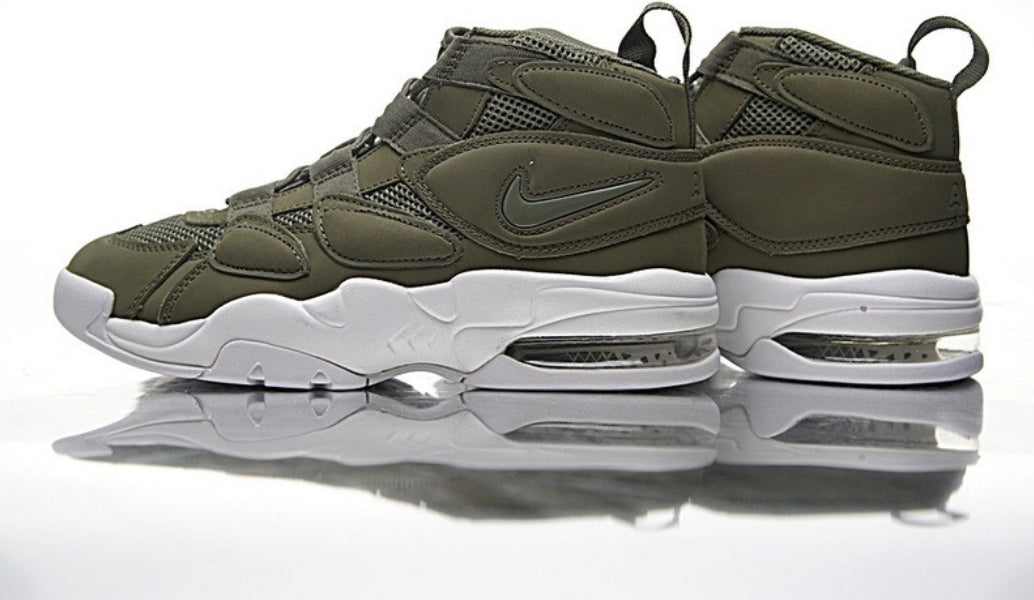 Les baskets Nike Air Uptempo combinent style audacieux et innovation. Leur design emblématique et leurs lettres surdimensionnées . Pas cher. Le moins cher.