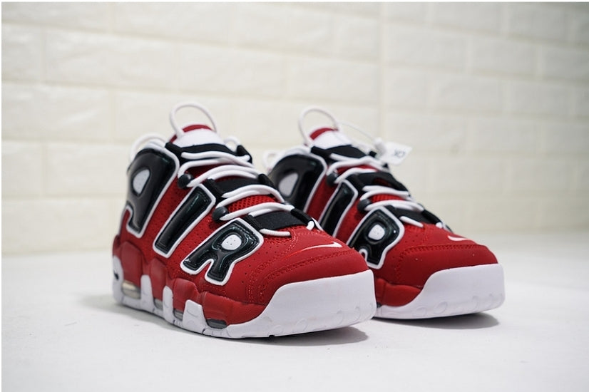 Les baskets Nike Air Uptempo combinent style audacieux et innovation. Leur design emblématique et leurs lettres surdimensionnées . Pas cher. Le moins cher.