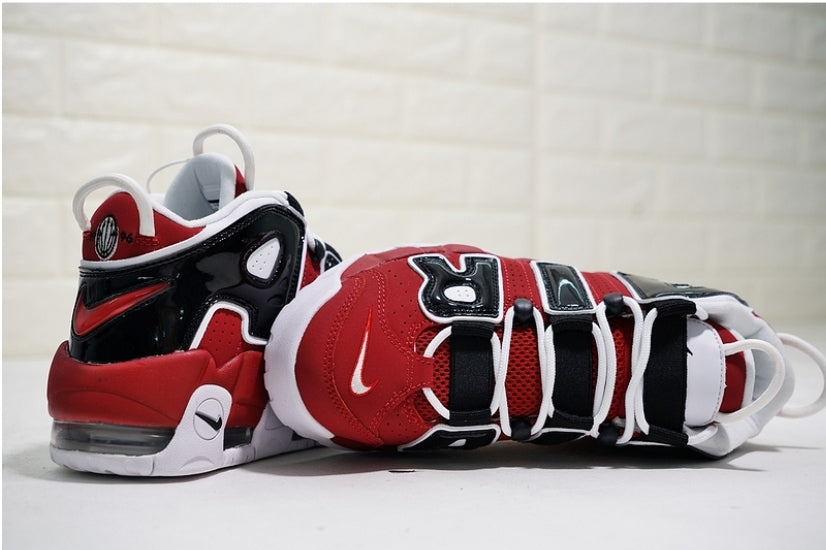 Les baskets Nike Air Uptempo combinent style audacieux et innovation. Leur design emblématique et leurs lettres surdimensionnées . Pas cher. Le moins cher.