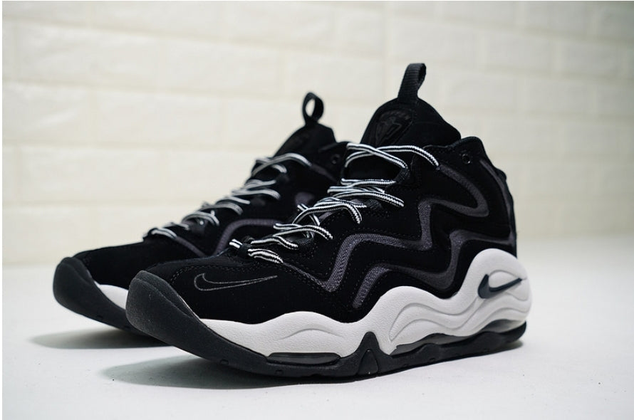 Les baskets Nike Air Uptempo combinent style audacieux et innovation. Leur design emblématique et leurs lettres surdimensionnées . Pas cher. Le moins cher.