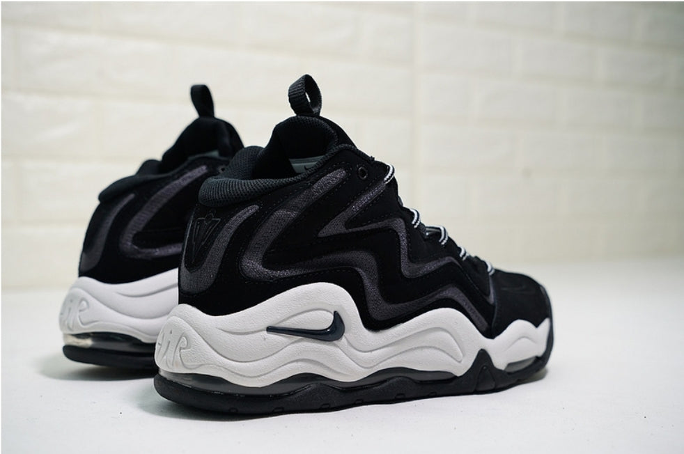 Les baskets Nike Air Uptempo combinent style audacieux et innovation. Leur design emblématique et leurs lettres surdimensionnées . Pas cher. Le moins cher.