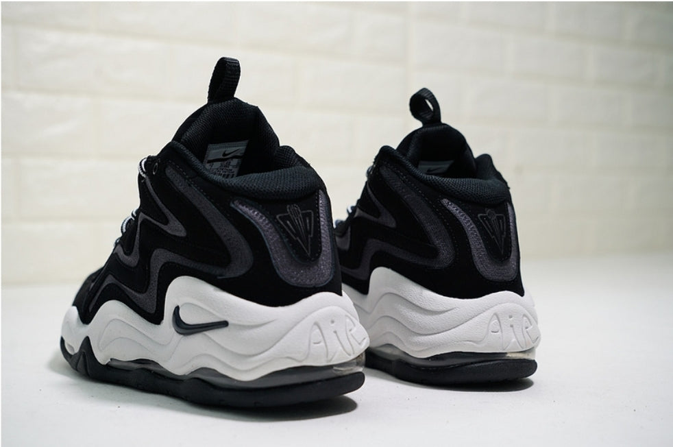 Les baskets Nike Air Uptempo combinent style audacieux et innovation. Leur design emblématique et leurs lettres surdimensionnées . Pas cher. Le moins cher.