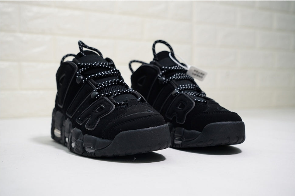 Les baskets Nike Air Uptempo combinent style audacieux et innovation. Leur design emblématique et leurs lettres surdimensionnées . Pas cher. Le moins cher.