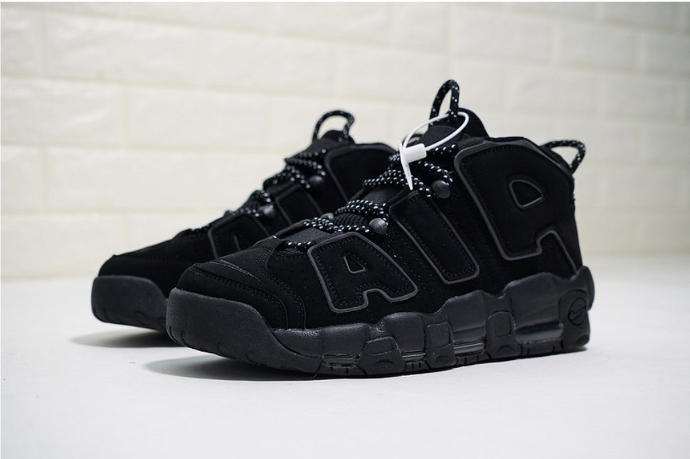 Les baskets Nike Air Uptempo combinent style audacieux et innovation. Leur design emblématique et leurs lettres surdimensionnées . Pas cher. Le moins cher.