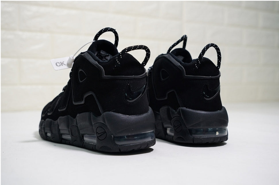 Les baskets Nike Air Uptempo combinent style audacieux et innovation. Leur design emblématique et leurs lettres surdimensionnées . Pas cher. Le moins cher.