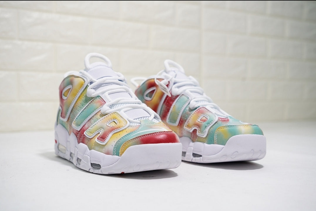 Les baskets Nike Air Uptempo combinent style audacieux et innovation. Leur design emblématique et leurs lettres surdimensionnées . Pas cher. Le moins cher.