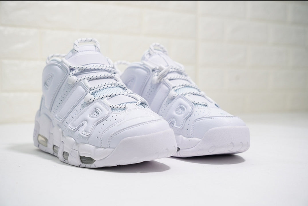 Les baskets Nike Air Uptempo combinent style audacieux et innovation. Leur design emblématique et leurs lettres surdimensionnées . Pas cher. Le moins cher.