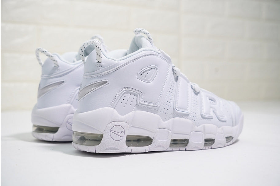 Les baskets Nike Air Uptempo combinent style audacieux et innovation. Leur design emblématique et leurs lettres surdimensionnées . Pas cher. Le moins cher.