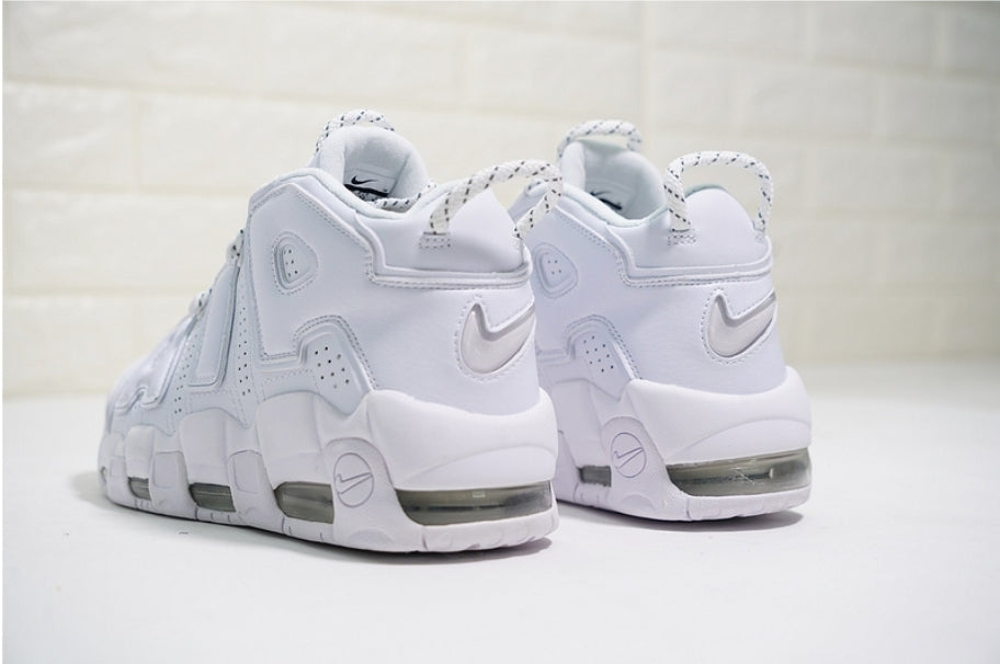 Les baskets Nike Air Uptempo combinent style audacieux et innovation. Leur design emblématique et leurs lettres surdimensionnées . Pas cher. Le moins cher.