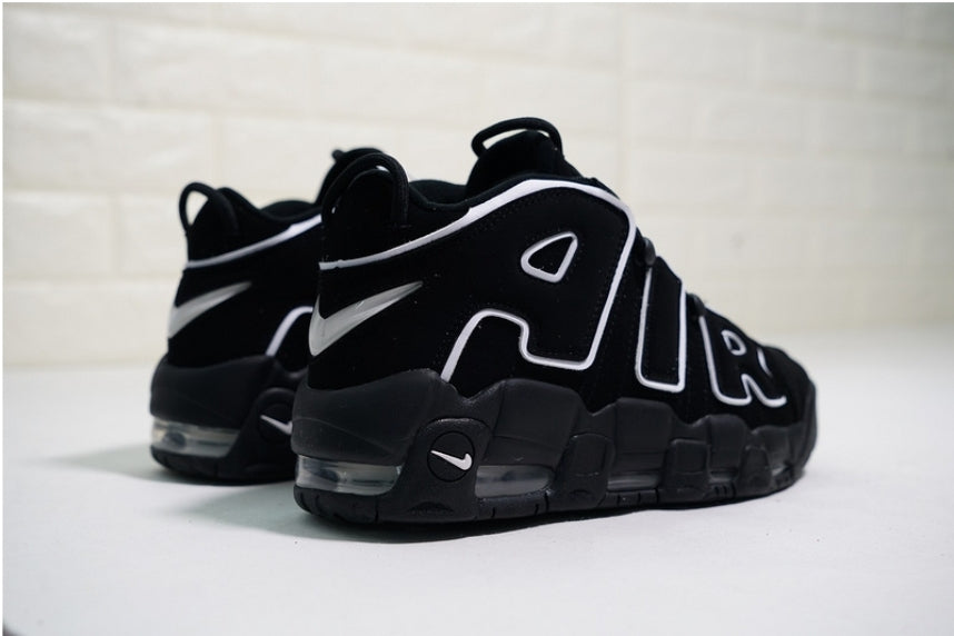 Les baskets Nike Air Uptempo combinent style audacieux et innovation. Leur design emblématique et leurs lettres surdimensionnées . Pas cher. Le moins cher.