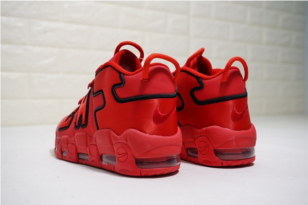 Les baskets Nike Air Uptempo combinent style audacieux et innovation. Leur design emblématique et leurs lettres surdimensionnées . Pas cher. Le moins cher.