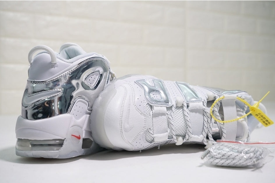 Les baskets Nike Air Uptempo combinent style audacieux et innovation. Leur design emblématique et leurs lettres surdimensionnées . Pas cher. Le moins cher.