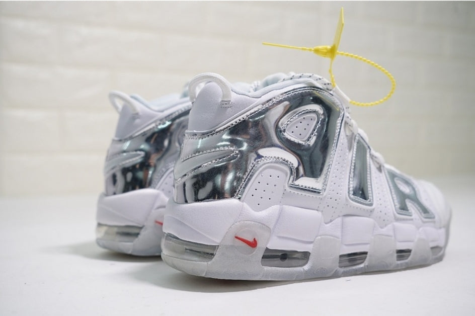 Les baskets Nike Air Uptempo combinent style audacieux et innovation. Leur design emblématique et leurs lettres surdimensionnées . Pas cher. Le moins cher.