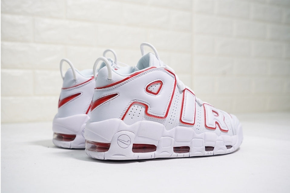 Les baskets Nike Air Uptempo combinent style audacieux et innovation. Leur design emblématique et leurs lettres surdimensionnées . Pas cher. Le moins cher.