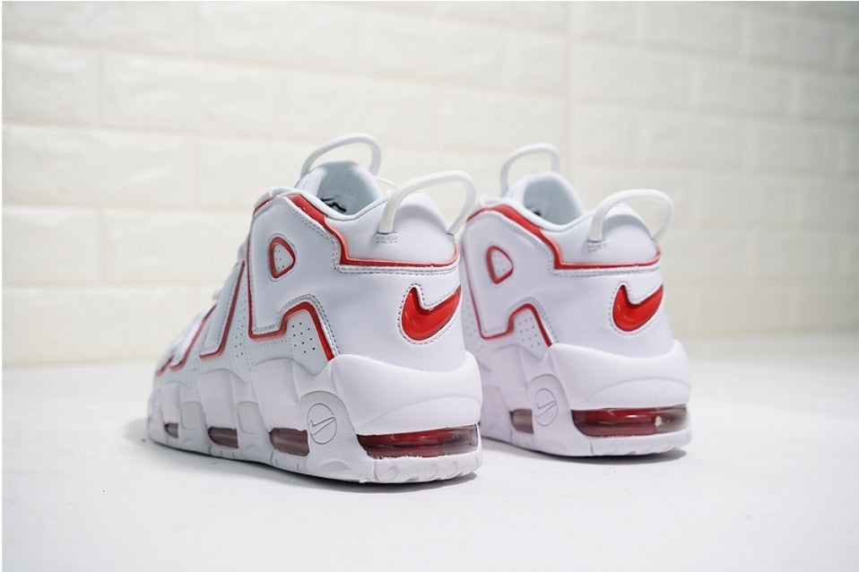 Les baskets Nike Air Uptempo combinent style audacieux et innovation. Leur design emblématique et leurs lettres surdimensionnées . Pas cher. Le moins cher.