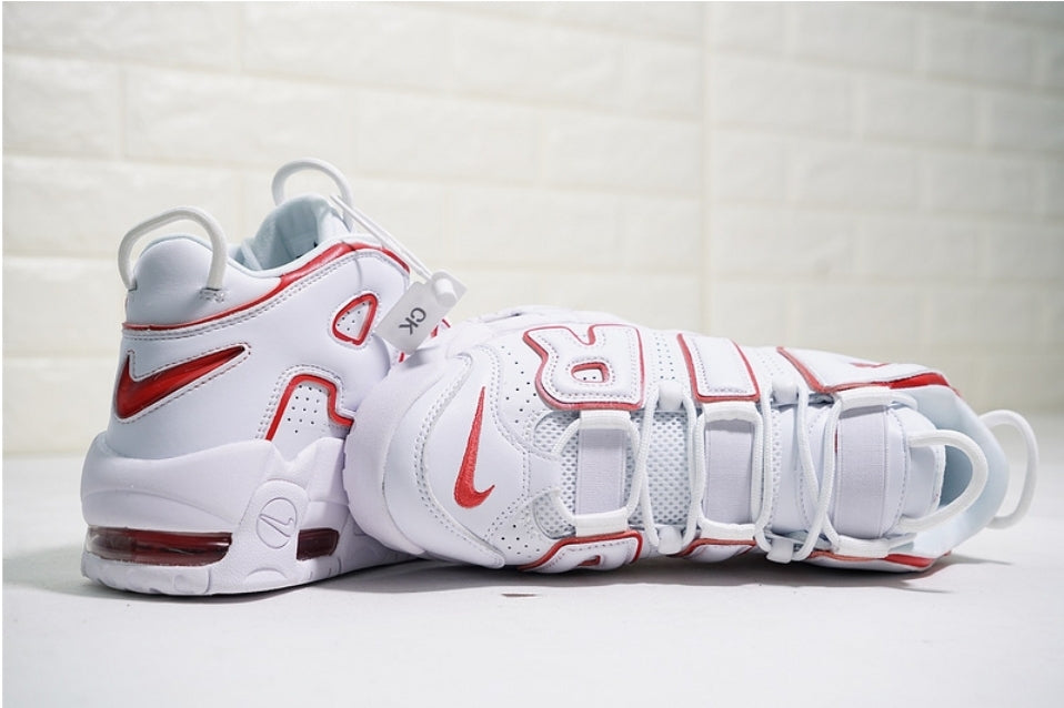 Les baskets Nike Air Uptempo combinent style audacieux et innovation. Leur design emblématique et leurs lettres surdimensionnées . Pas cher. Le moins cher.