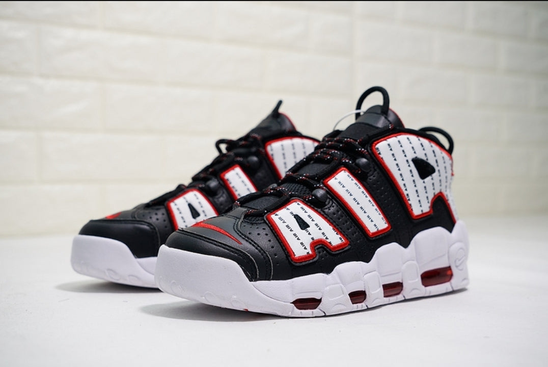Les baskets Nike Air Uptempo combinent style audacieux et innovation. Leur design emblématique et leurs lettres surdimensionnées . Pas cher. Le moins cher.