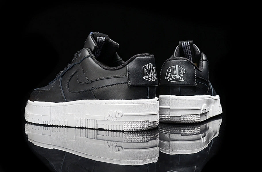 Les baskets Nike Air Force 1 Pixel allient style et performance, créant une expérience unique. Leur design audacieux.pas cher. Le moins cher.