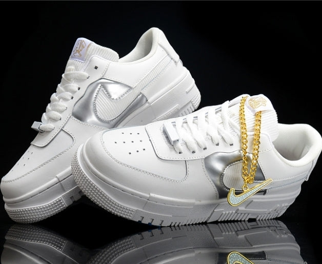 Les baskets Nike Air Force 1 Pixel allient style et performance, créant une expérience unique. Leur design audacieux.pas cher. Le moins cher.