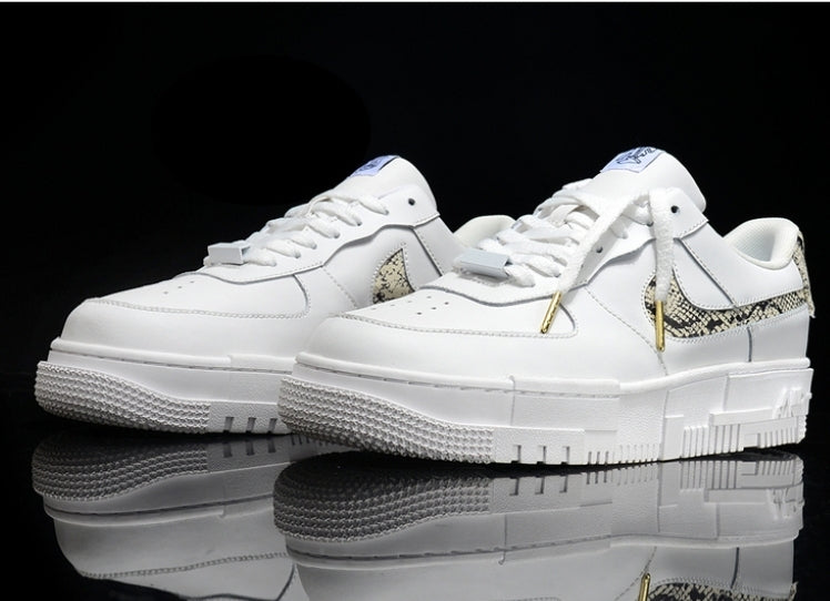 Les baskets Nike Air Force 1 Pixel allient style et performance, créant une expérience unique. Leur design audacieux.pas cher. Le moins cher.