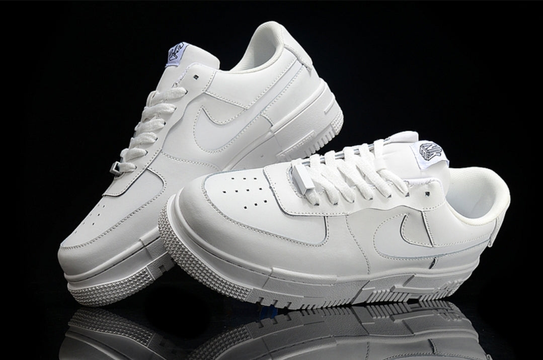 Les baskets Nike Air Force 1 Pixel allient style et performance, créant une expérience unique. Leur design audacieux.pas cher. Le moins cher.