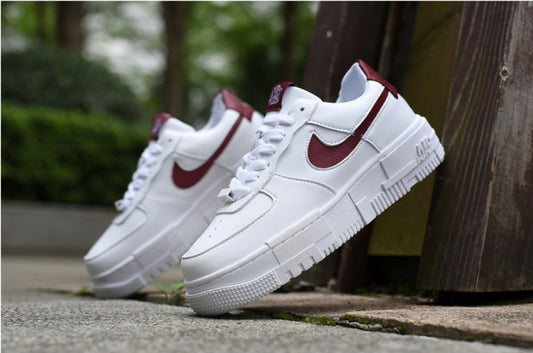Les baskets Nike Air Force 1 Pixel allient style et performance, créant une expérience unique. Leur design audacieux.pas cher. Le moins cher.