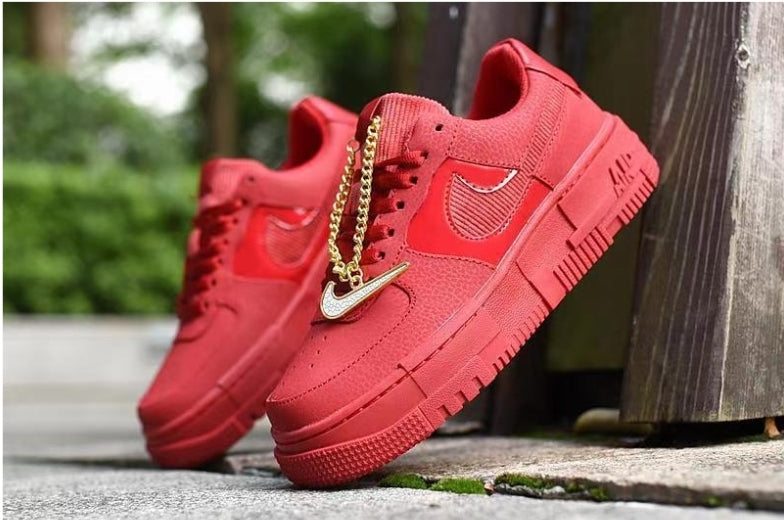 Les baskets Nike Air Force 1 Pixel allient style et performance, créant une expérience unique. Leur design audacieux.pas cher. Le moins cher.
