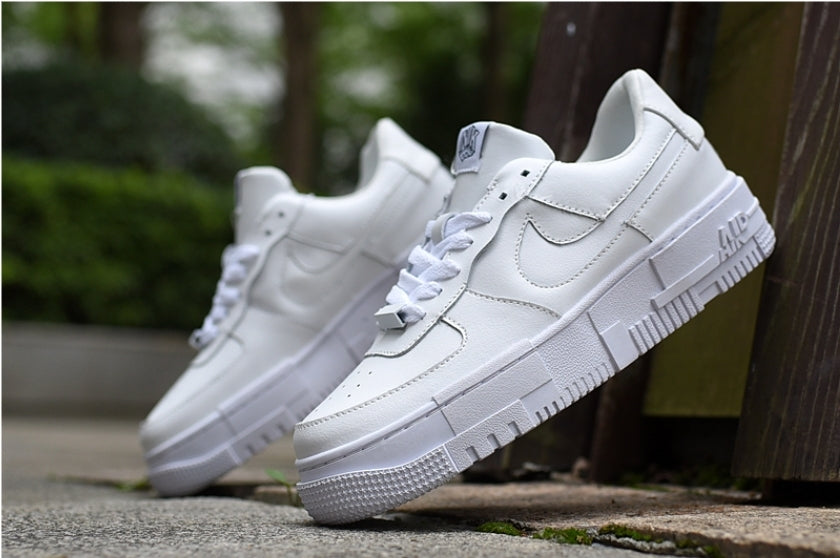 Les baskets Nike Air Force 1 Pixel allient style et performance, créant une expérience unique. Leur design audacieux.pas cher. Le moins cher.